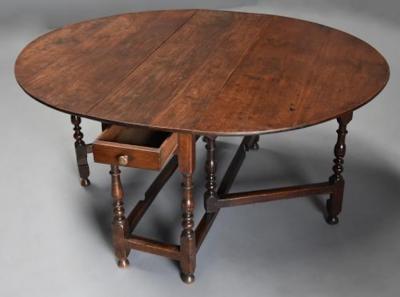 17thc oak gateleg table of good versatile size with fine patina