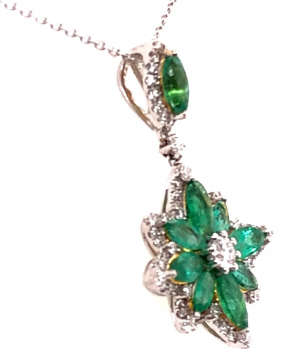 18 Karat Two Tone Set of Fashion Earrings and Necklace with Pendant 1 28 Carat