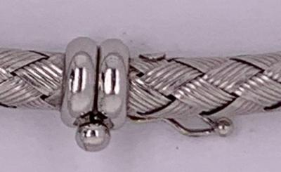 18 Karat White Gold Necklace with 1 00 Carat 8 4 Grams