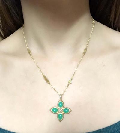 18 Karat Yellow Gold Caleo Chrysoprase Pendant Necklace