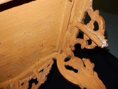 1850 Console Italian 19th in Wood Gilted with Puttis