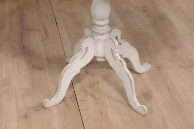 1860s Swedish Light Grey Painted Tilt Top Table with Round Top and Carved Legs