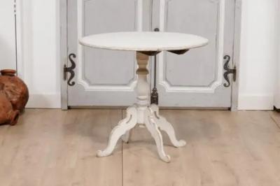 1860s Swedish Light Grey Painted Tilt Top Table with Round Top and Carved Legs