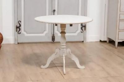1860s Swedish Light Grey Painted Tilt Top Table with Round Top and Carved Legs