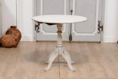 1860s Swedish Light Grey Painted Tilt Top Table with Round Top and Carved Legs