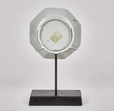 18TH CENTURY CHIEN LUNG OCTAGONAL BLUE AND WHITE PLATE MOUNTED ON STAND