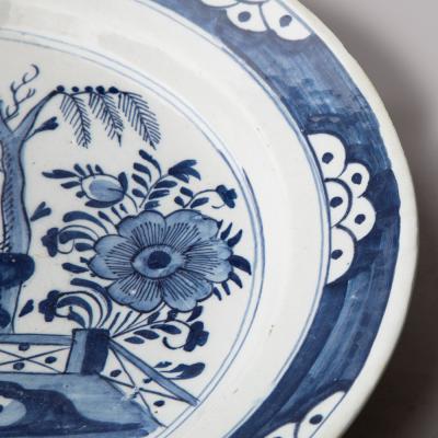 18TH CENTURY DELFT CHARGER IN CAMA EU BLEU