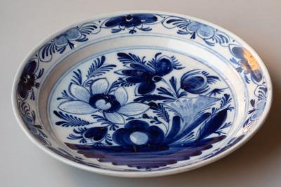 18TH CENTURY DELFT FAIENCE PLATE