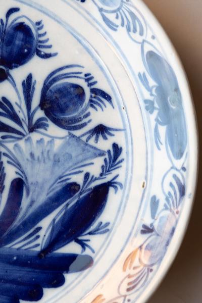 18TH CENTURY DELFT FAIENCE PLATE