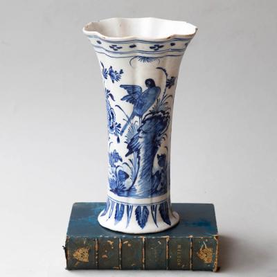 18TH CENTURY DUTCH DELFT BEAKER VASE