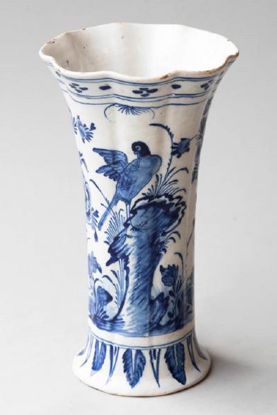18TH CENTURY DUTCH DELFT BEAKER VASE