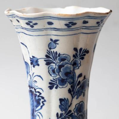 18TH CENTURY DUTCH DELFT BEAKER VASE