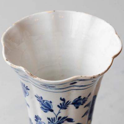 18TH CENTURY DUTCH DELFT BEAKER VASE