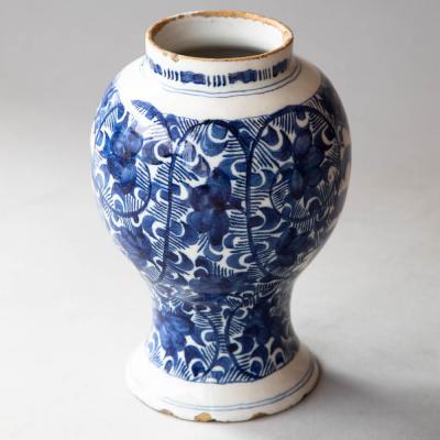 18TH CENTURY DUTCH DELFT BLUE AND WHITE BALUSTER VASE