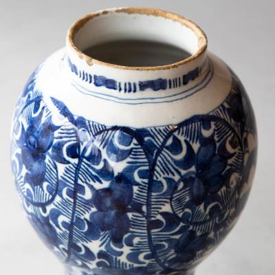 18TH CENTURY DUTCH DELFT BLUE AND WHITE BALUSTER VASE