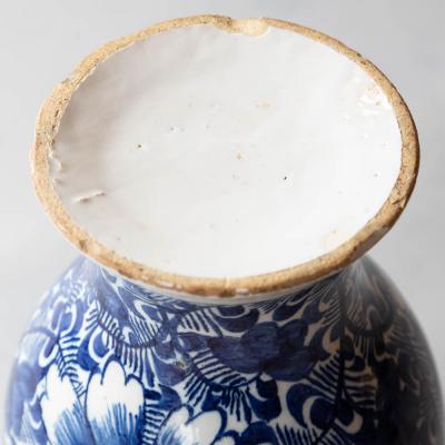 18TH CENTURY DUTCH DELFT BLUE AND WHITE BALUSTER VASE