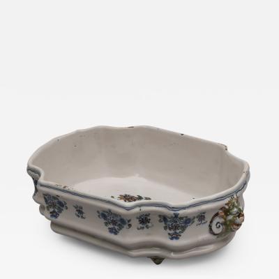 18TH CENTURY FA ENCE DE MOUSTIERS POLYCHROME BASIN OR JARDINI RE