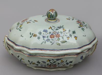 18TH CENTURY FA ENCE DE ROUEN POLYCHROME OVAL TERRINE WITH LID