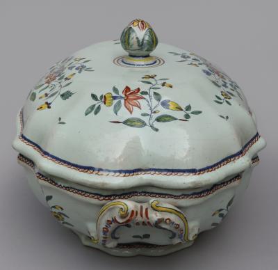 18TH CENTURY FA ENCE DE ROUEN POLYCHROME OVAL TERRINE WITH LID