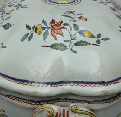 18TH CENTURY FA ENCE DE ROUEN POLYCHROME OVAL TERRINE WITH LID