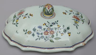 18TH CENTURY FA ENCE DE ROUEN POLYCHROME OVAL TERRINE WITH LID