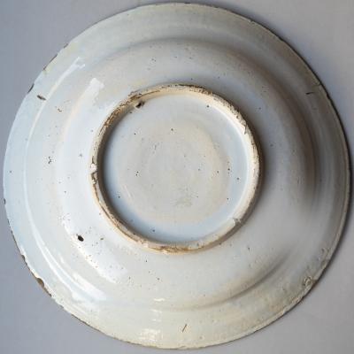 18TH CENTURY FRENCH FAIENCE CHARGER