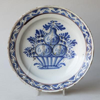 18TH CENTURY FRENCH FAIENCE CHARGER