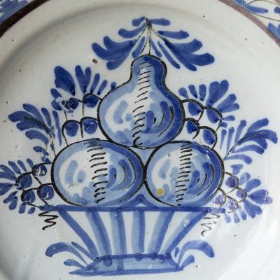 18TH CENTURY FRENCH FAIENCE CHARGER