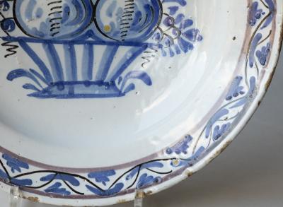 18TH CENTURY FRENCH FAIENCE CHARGER