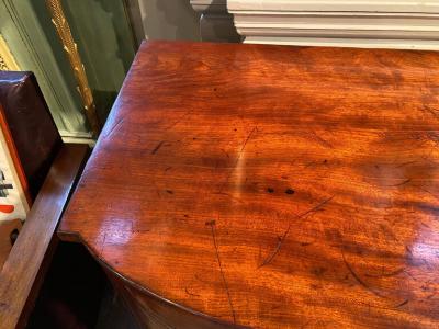 18TH CENTURY GEORGIAN PERIOD MAHOGANY CHEST OF DRAWERS