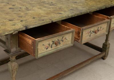 18TH CENTURY ITALIAN PAINTED CENTRE TABLE