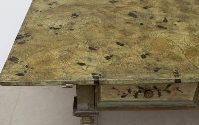 18TH CENTURY ITALIAN PAINTED CENTRE TABLE
