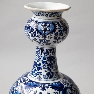 18TH CENTURY OCTAGONAL DUTCH DELFT BLUE AND WHITE WAISTED BOTTLE VASE