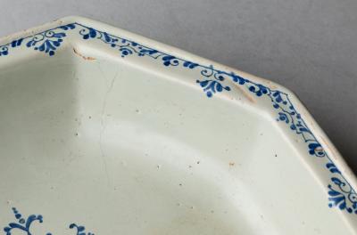 18TH CENTURY OCTAGONAL FAIENCE VEGETABLE DISH