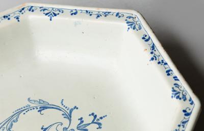 18TH CENTURY OCTAGONAL FAIENCE VEGETABLE DISH