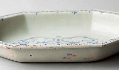 18TH CENTURY OCTAGONAL FAIENCE VEGETABLE DISH