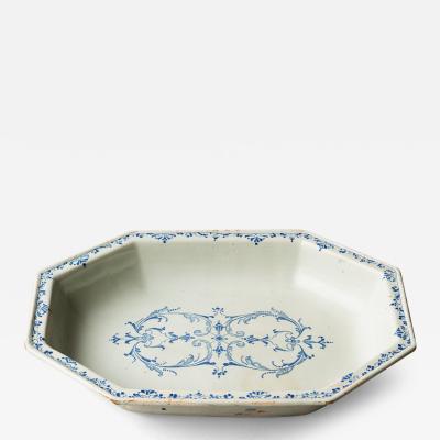 18TH CENTURY OCTAGONAL FAIENCE VEGETABLE DISH