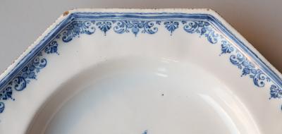 18TH CENTURY OCTAGONAL PLATE