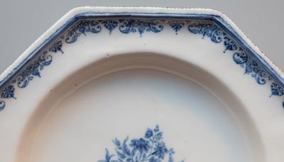 18TH CENTURY OCTAGONAL PLATE