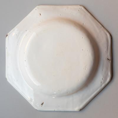 18TH CENTURY OCTAGONAL PLATE