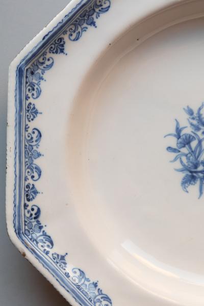 18TH CENTURY OCTAGONAL PLATE