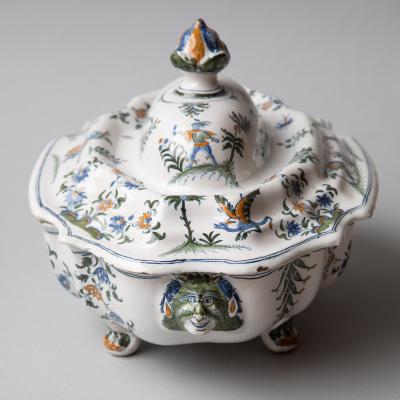 18TH CENTURY POLYCHROME FAIENCE SOUP TUREEN
