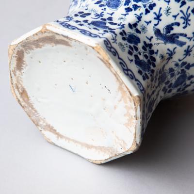 18th CENTURY DELFT OCTAGONAL BALUSTER VASE