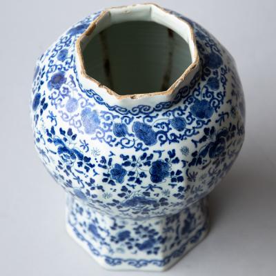 18th CENTURY DELFT OCTAGONAL BALUSTER VASE