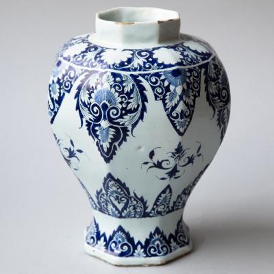 18th CENTURY ROUEN OCTAGONAL BALUSTER VASE