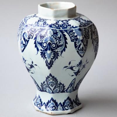 18th CENTURY ROUEN OCTAGONAL BALUSTER VASE