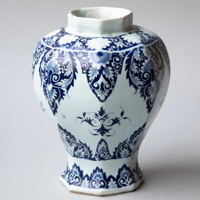 18th CENTURY ROUEN OCTAGONAL BALUSTER VASE