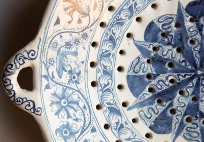 18th CENTURY SPANISH OR PORTUGUESE FAIENCE TWO HANDLED COLANDER