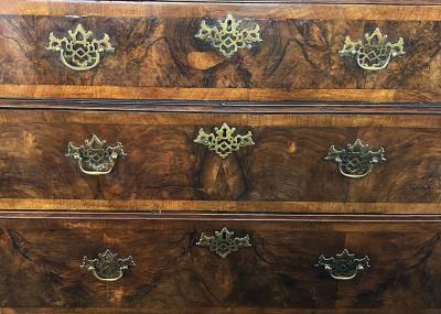 18th Century English Georgian Burl Walnut Veneer Chest on Chest