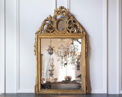 18th Century French Louis XVI Giltwood Mirror with Cherub Medallion